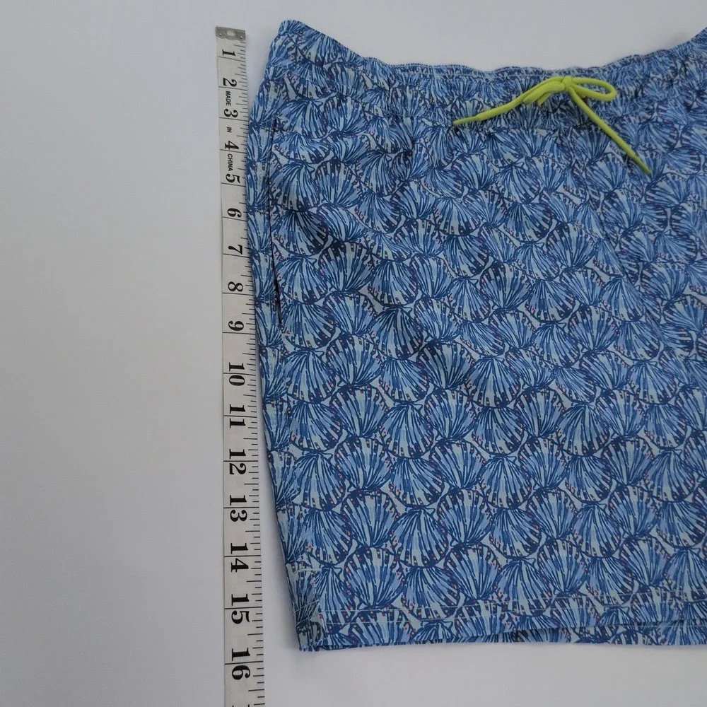 Vineyard Vines Mens Chappy Swim Trunks Blue Seashells Size Large 4.5